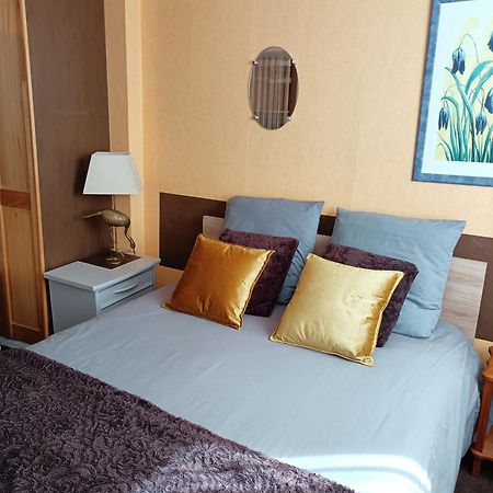 Chambre dans le centre historique Pont-Audemer Extérieur photo